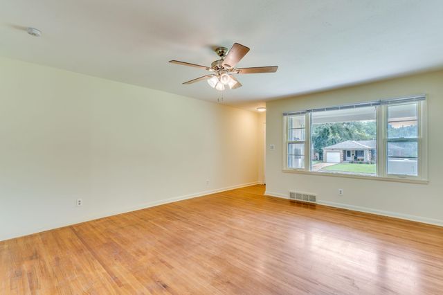 1737 Drollinger St, Wichita, KS 67218