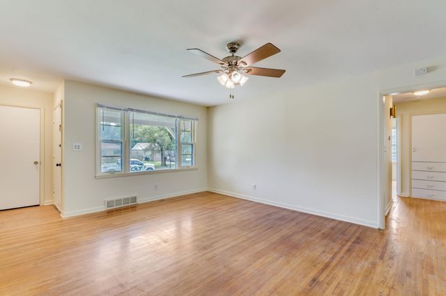 1737 Drollinger St, Wichita, KS 67218