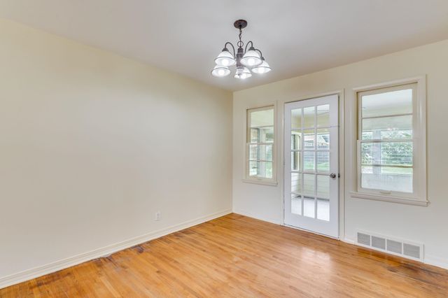 1737 Drollinger St, Wichita, KS 67218