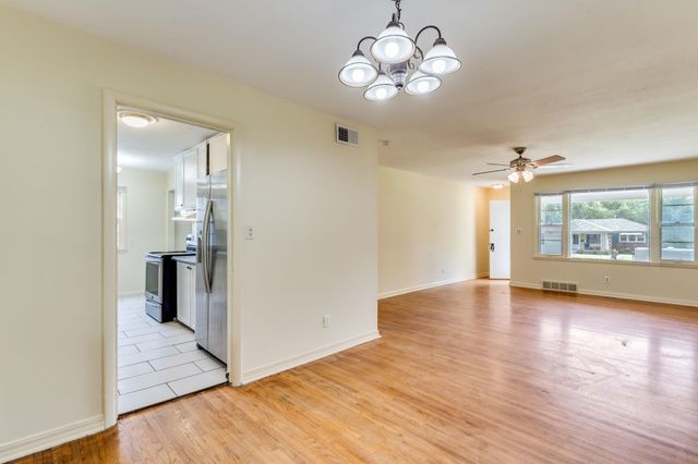 1737 Drollinger St, Wichita, KS 67218