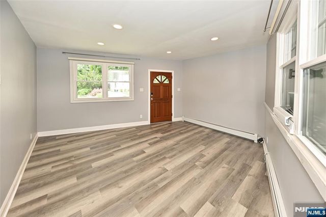221 Lakeview Drive, Ridgewood, NJ 07450