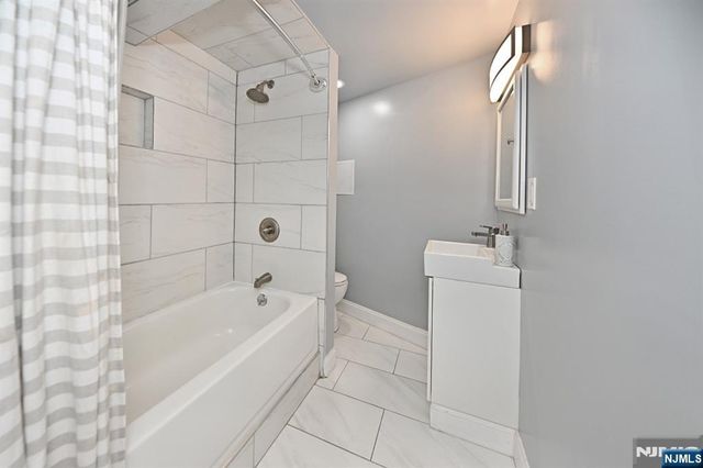 221 Lakeview Drive, Ridgewood, NJ 07450