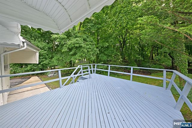 221 Lakeview Drive, Ridgewood, NJ 07450