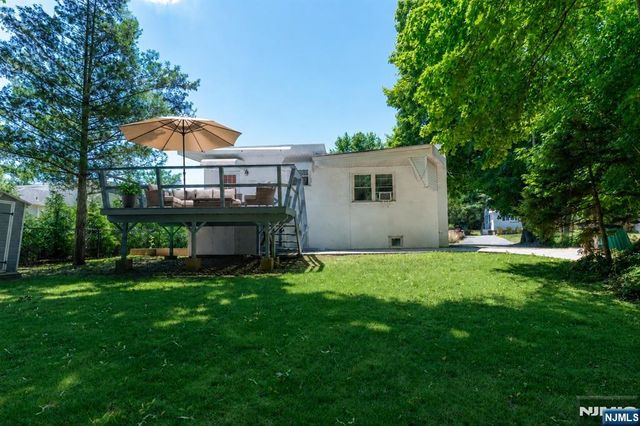221 Lakeview Drive, Ridgewood, NJ 07450