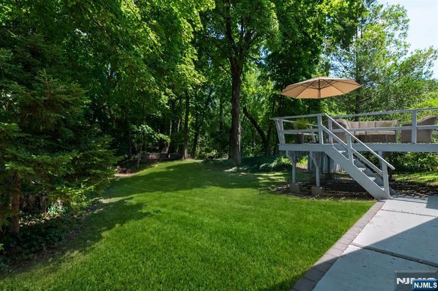 221 Lakeview Drive, Ridgewood, NJ 07450