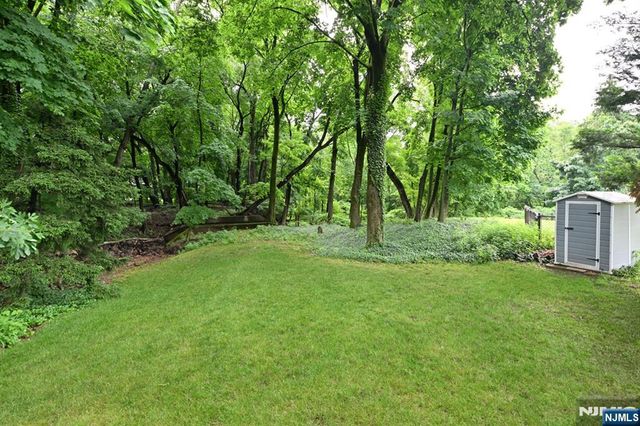 221 Lakeview Drive, Ridgewood, NJ 07450