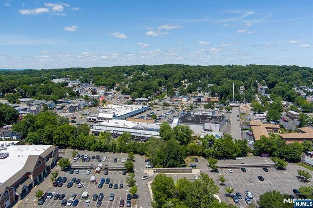 221 Lakeview Drive, Ridgewood, NJ 07450
