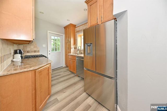 221 Lakeview Drive, Ridgewood, NJ 07450