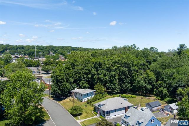221 Lakeview Drive, Ridgewood, NJ 07450