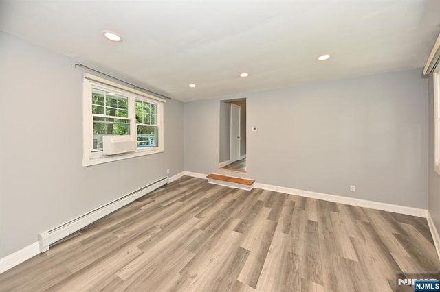 221 Lakeview Drive, Ridgewood, NJ 07450