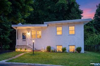 221 Lakeview Drive, Ridgewood, NJ 07450