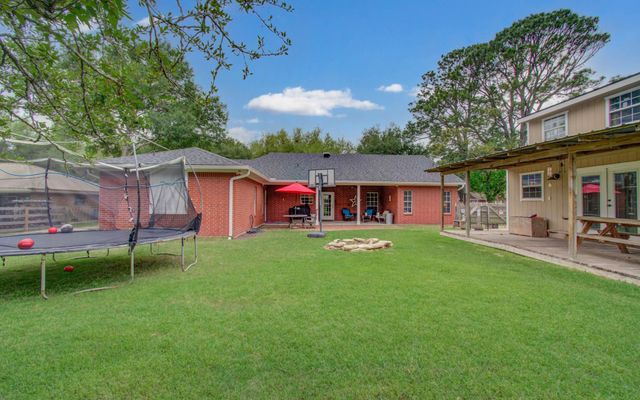 9501 Gene Street, Needville, TX 77461