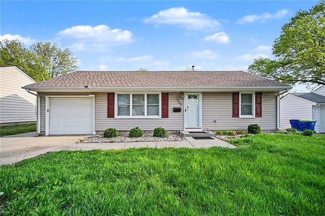 608 NE 67th Street, Gladstone, MO 64118