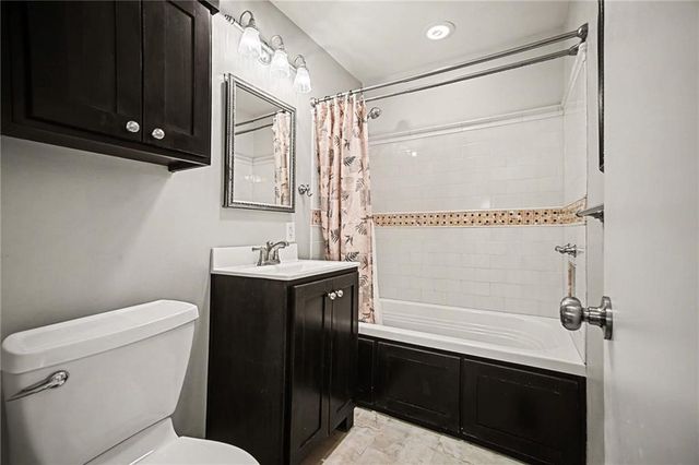 608 NE 67th Street, Gladstone, MO 64118