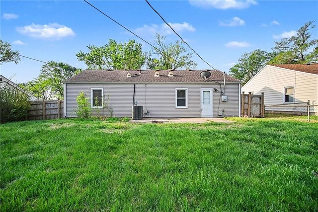 608 NE 67th Street, Gladstone, MO 64118