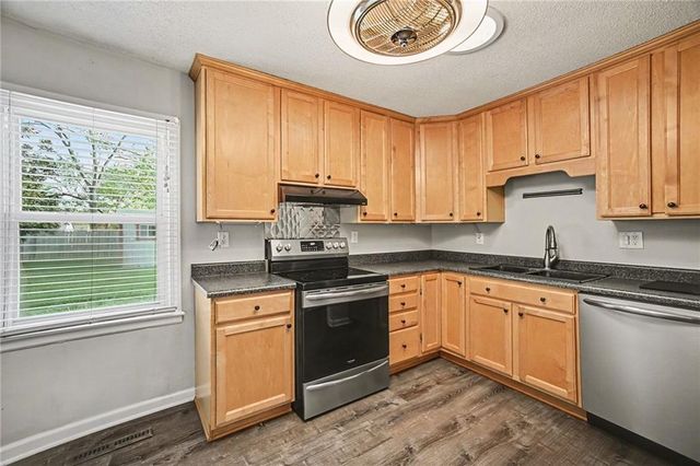 608 NE 67th Street, Gladstone, MO 64118