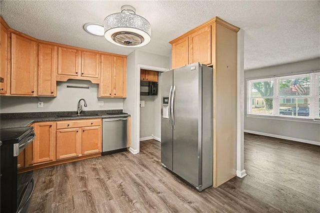 608 NE 67th Street, Gladstone, MO 64118