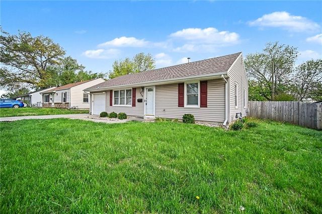 608 NE 67th Street, Gladstone, MO 64118