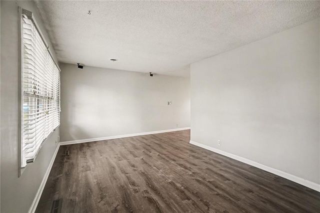 608 NE 67th Street, Gladstone, MO 64118