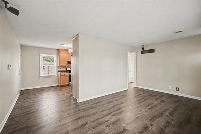 608 NE 67th Street, Gladstone, MO 64118