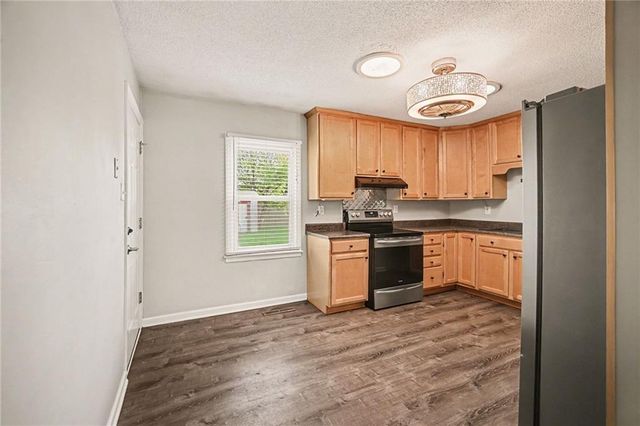 608 NE 67th Street, Gladstone, MO 64118