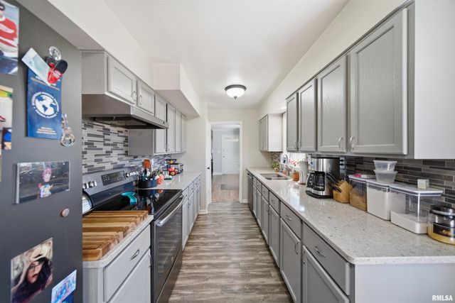 5702 N BILTMORE Avenue, Peoria, IL 61614