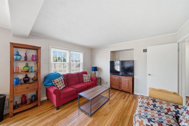 5702 N BILTMORE Avenue, Peoria, IL 61614