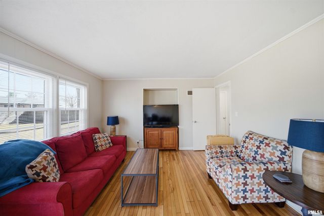 5702 N BILTMORE Avenue, Peoria, IL 61614