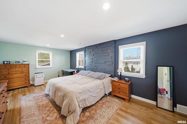 5702 N BILTMORE Avenue, Peoria, IL 61614