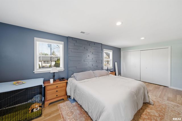 5702 N BILTMORE Avenue, Peoria, IL 61614