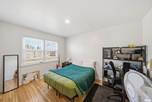 5702 N BILTMORE Avenue, Peoria, IL 61614