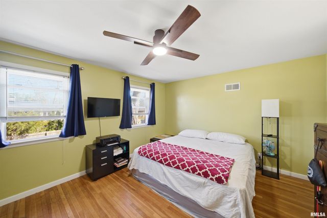 5702 N BILTMORE Avenue, Peoria, IL 61614