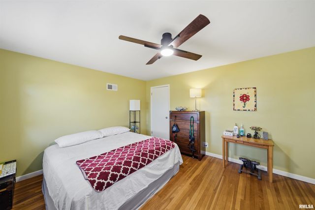 5702 N BILTMORE Avenue, Peoria, IL 61614