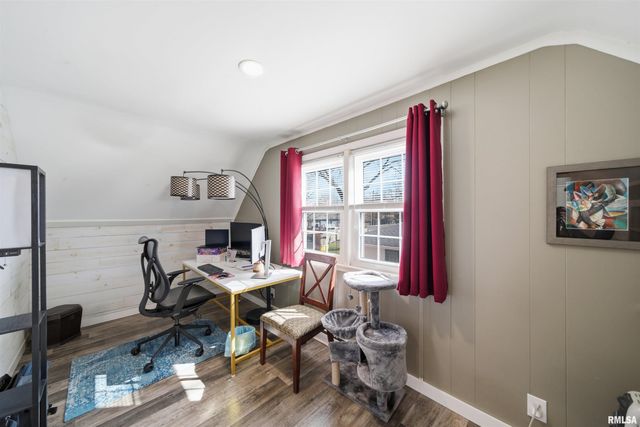 5702 N BILTMORE Avenue, Peoria, IL 61614