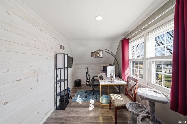 5702 N BILTMORE Avenue, Peoria, IL 61614