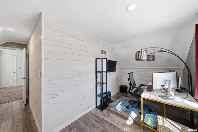 5702 N BILTMORE Avenue, Peoria, IL 61614