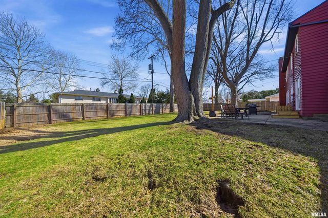 5702 N BILTMORE Avenue, Peoria, IL 61614