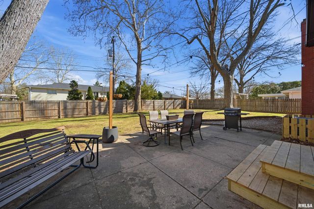 5702 N BILTMORE Avenue, Peoria, IL 61614