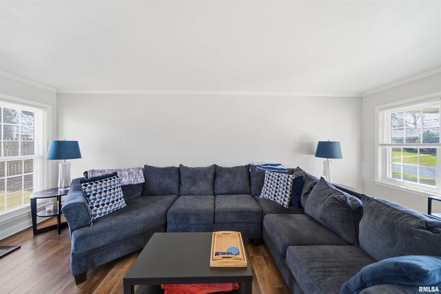 5702 N BILTMORE Avenue, Peoria, IL 61614