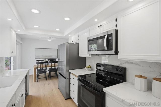 6783 Robbins Way, San Diego, CA 92122
