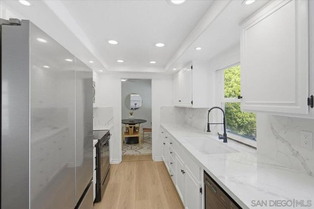 6783 Robbins Way, San Diego, CA 92122