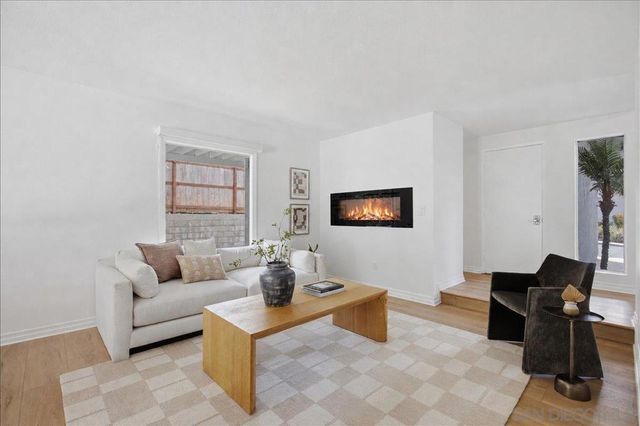 6783 Robbins Way, San Diego, CA 92122