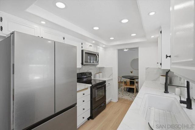 6783 Robbins Way, San Diego, CA 92122