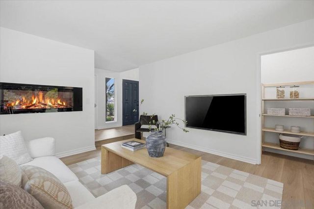6783 Robbins Way, San Diego, CA 92122