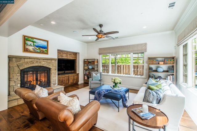 53 Hidden Oaks Dr., Lafayette, CA 94549