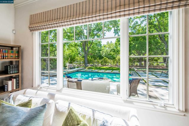 53 Hidden Oaks Dr., Lafayette, CA 94549