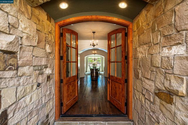 53 Hidden Oaks Dr., Lafayette, CA 94549
