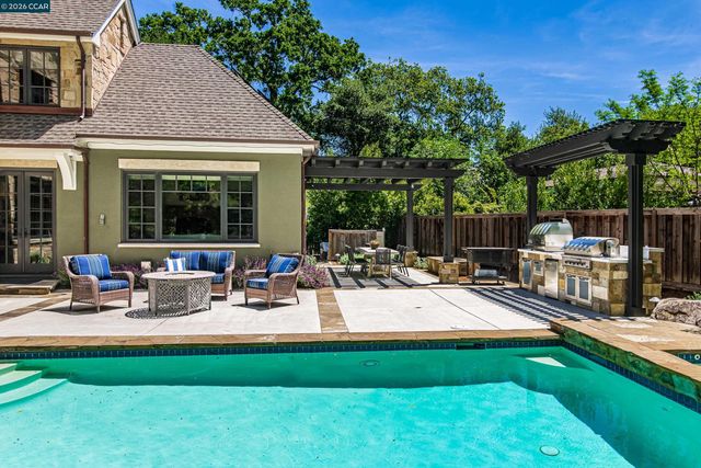 53 Hidden Oaks Dr., Lafayette, CA 94549