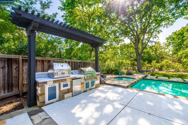 53 Hidden Oaks Dr., Lafayette, CA 94549