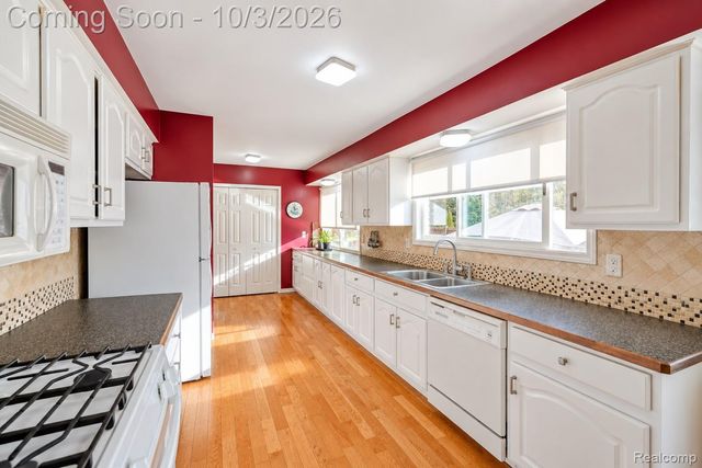 17459 Delaware Court, Macomb Township, MI 48044